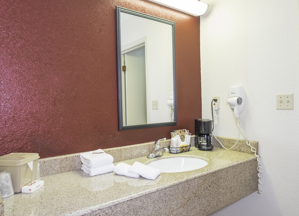 Red Roof Inn Columbus Northeast - Westerville 12/18