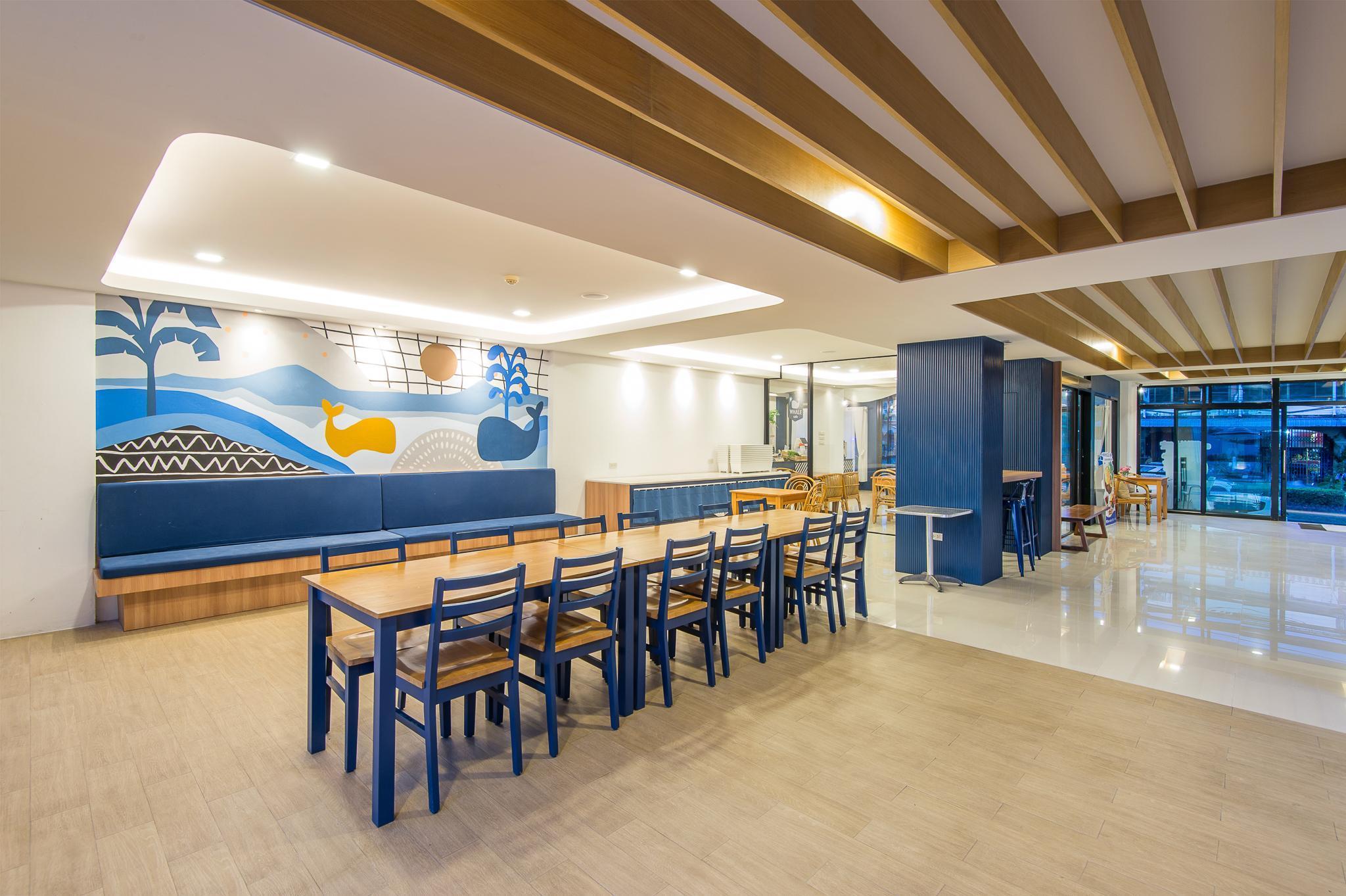 SLEEP WHALE HOTEL 26/27