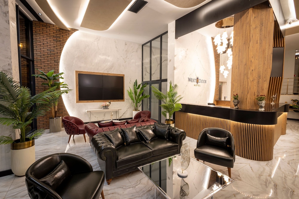 Westdoor Hotel 32/50