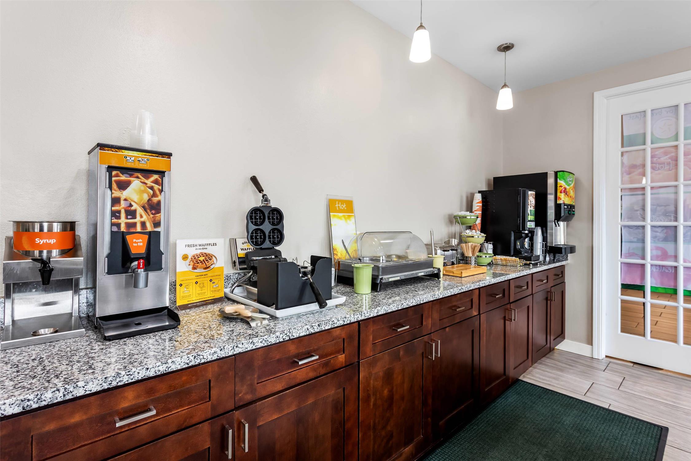 Quality Inn Sawyer, MI 20/35