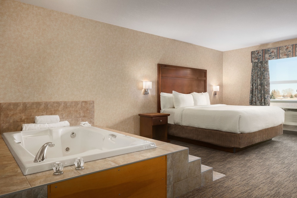 Days Inn and Suites by Wyndham Brooks 11/34