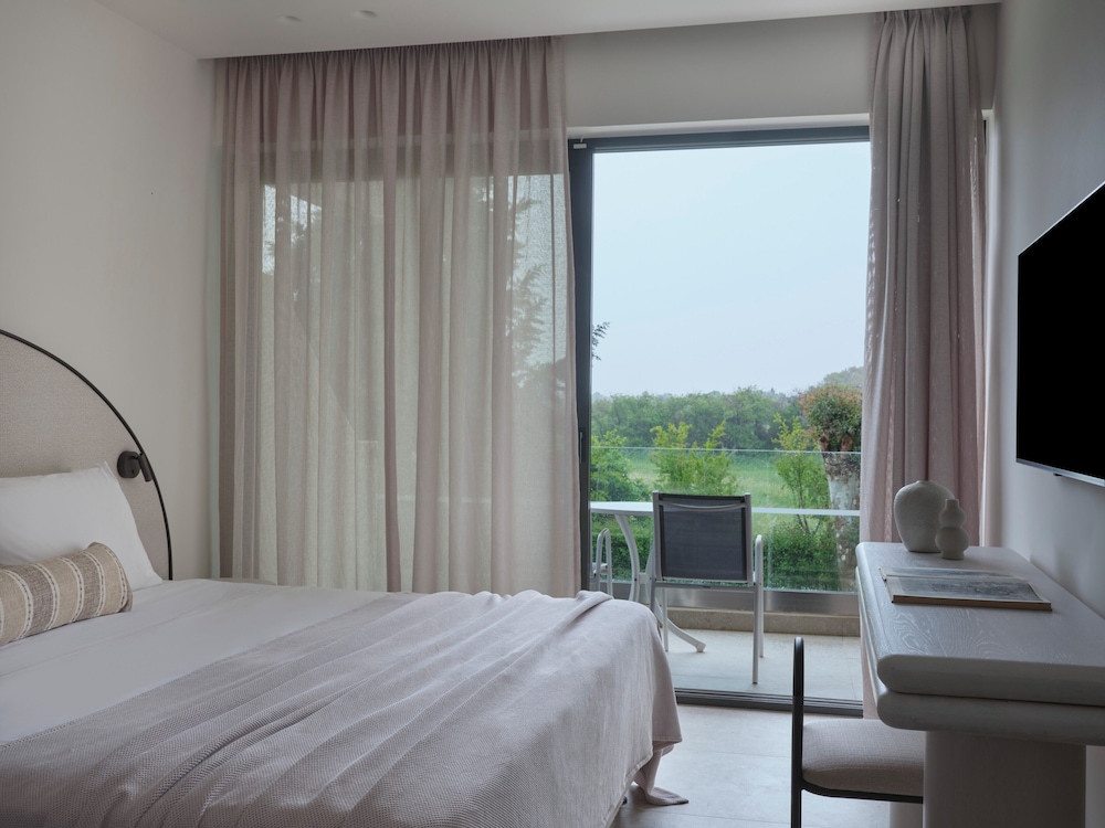 Room, Triple, Twin Beds, Inland View