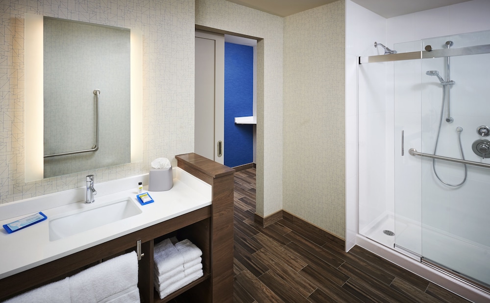 Holiday Inn Express And Suites Brantford 63/66