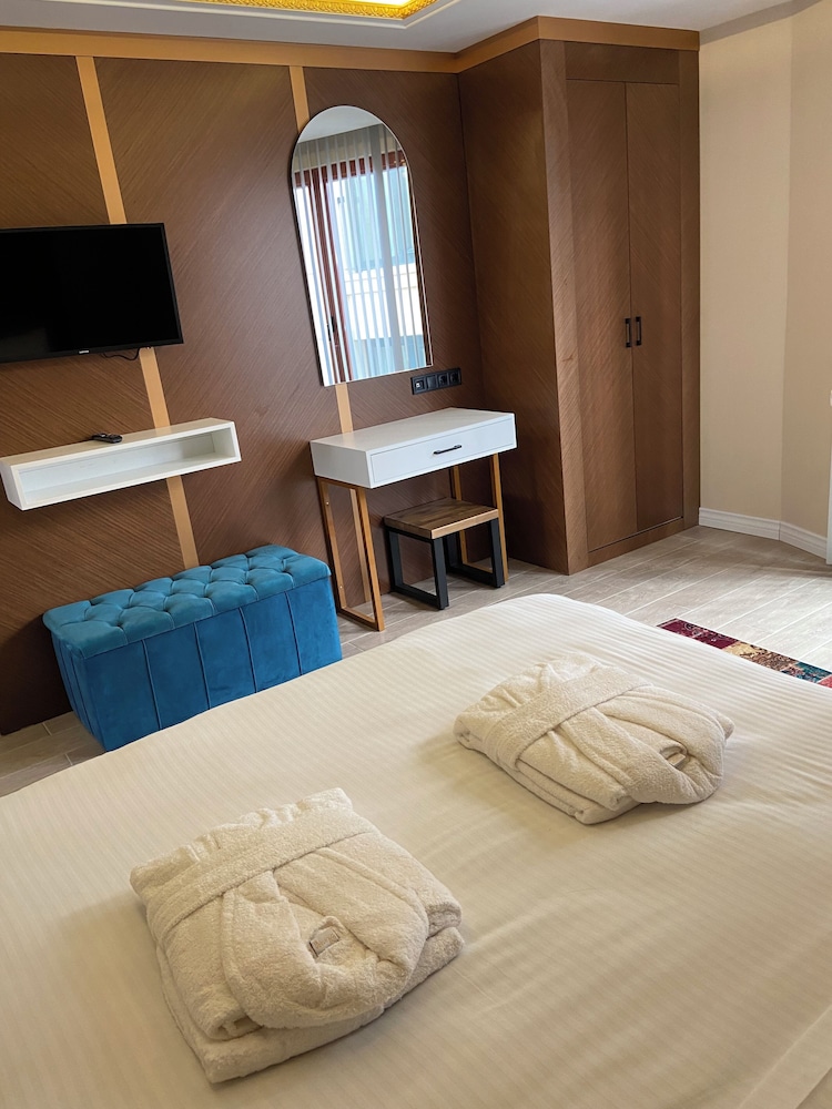ROOM, TWIN BEDS