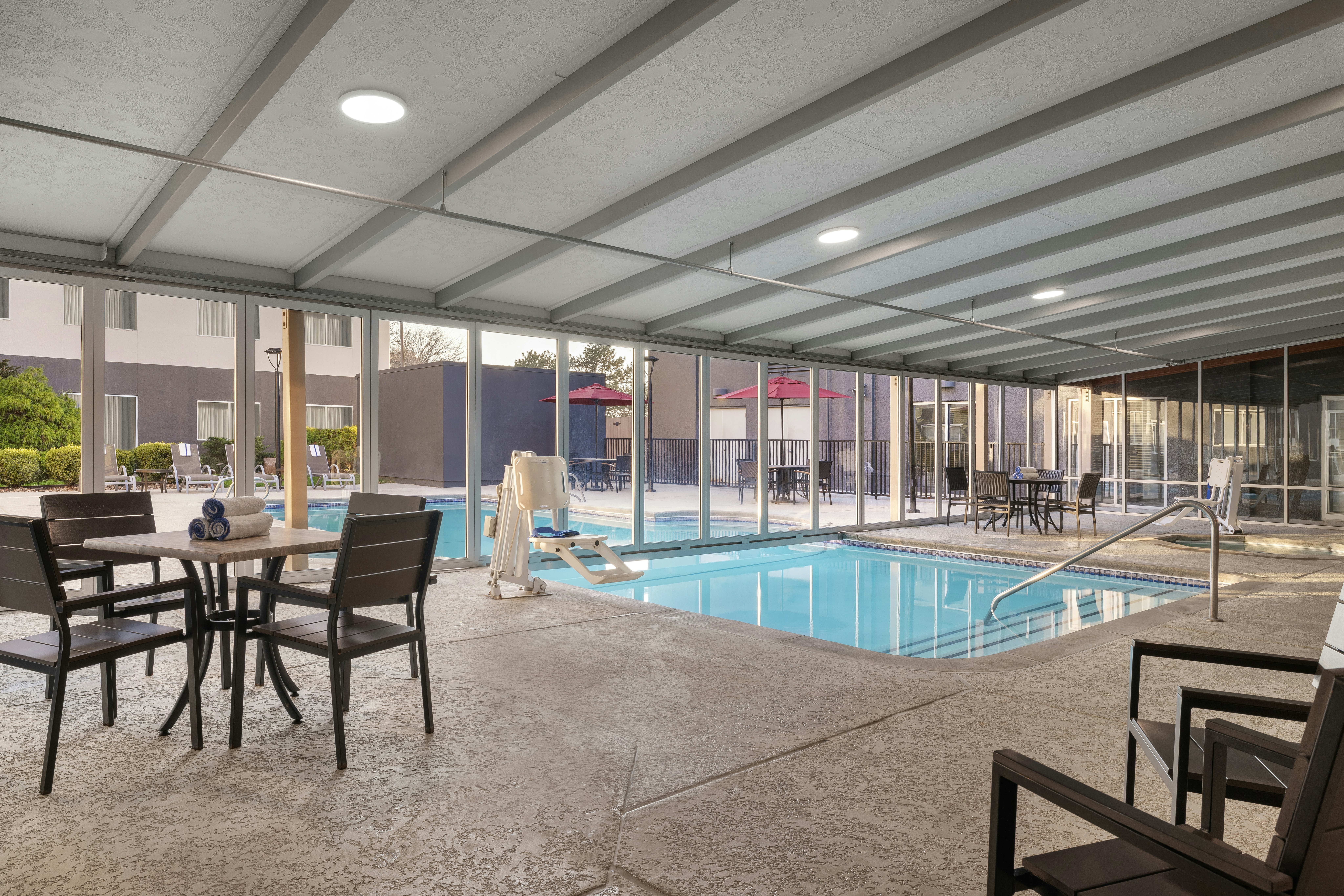 Holiday Inn Hotel And Suites Overland Park West 33/78