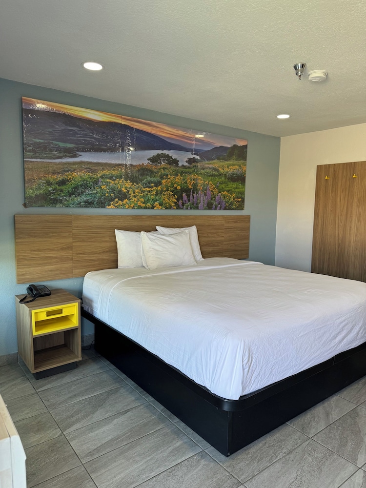 Days Inn By Wyndham Bakersfield Ca 17/55