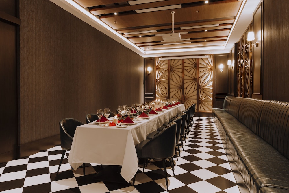 Rosedale Hotel Hong Kong 33/35
