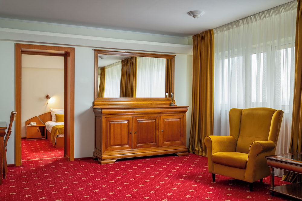 Hotel Moldova 9/80