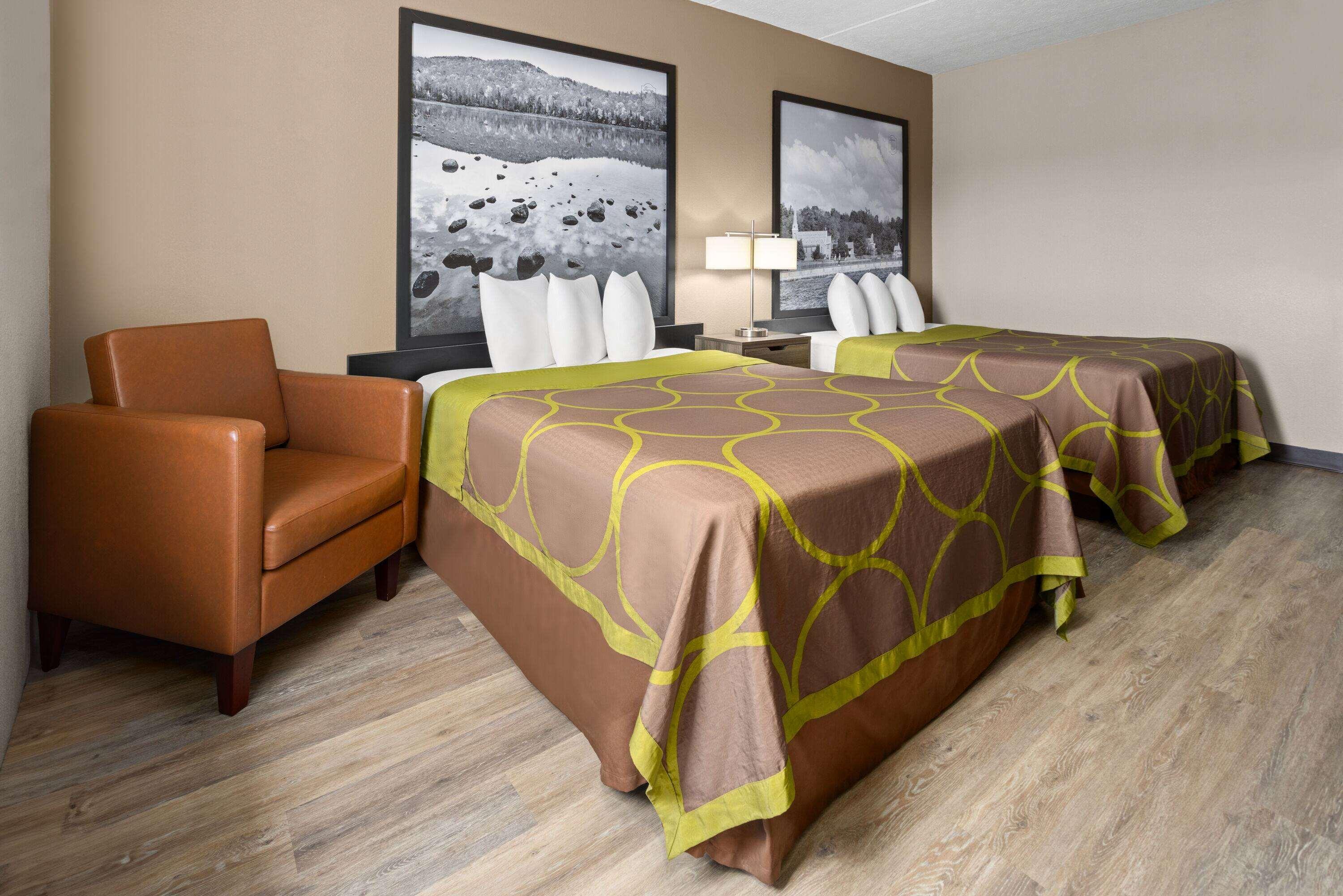 Room, Quadruple, Queen Bed, Accessible