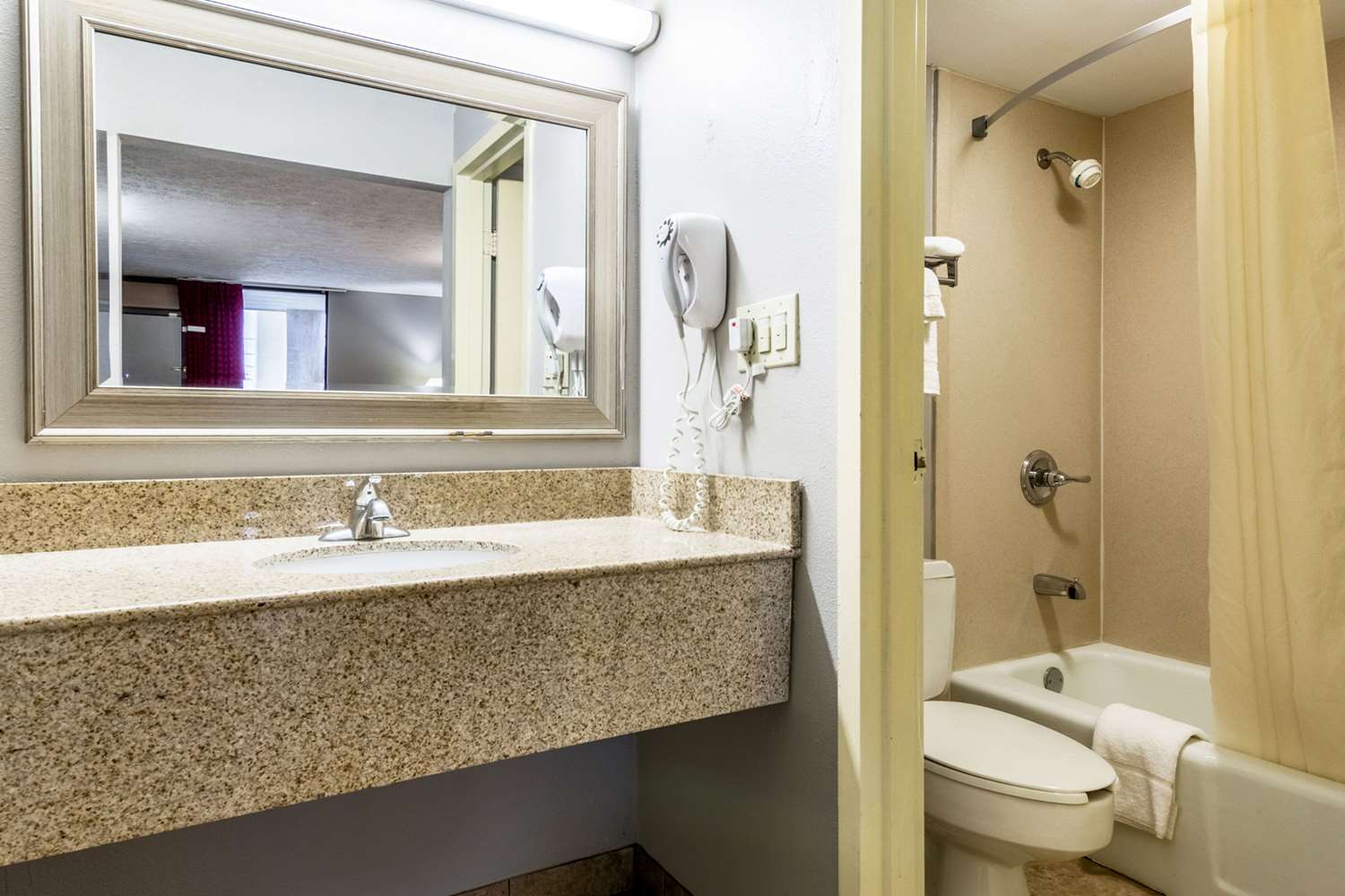 Econo Lodge Seymour, IN 37/37