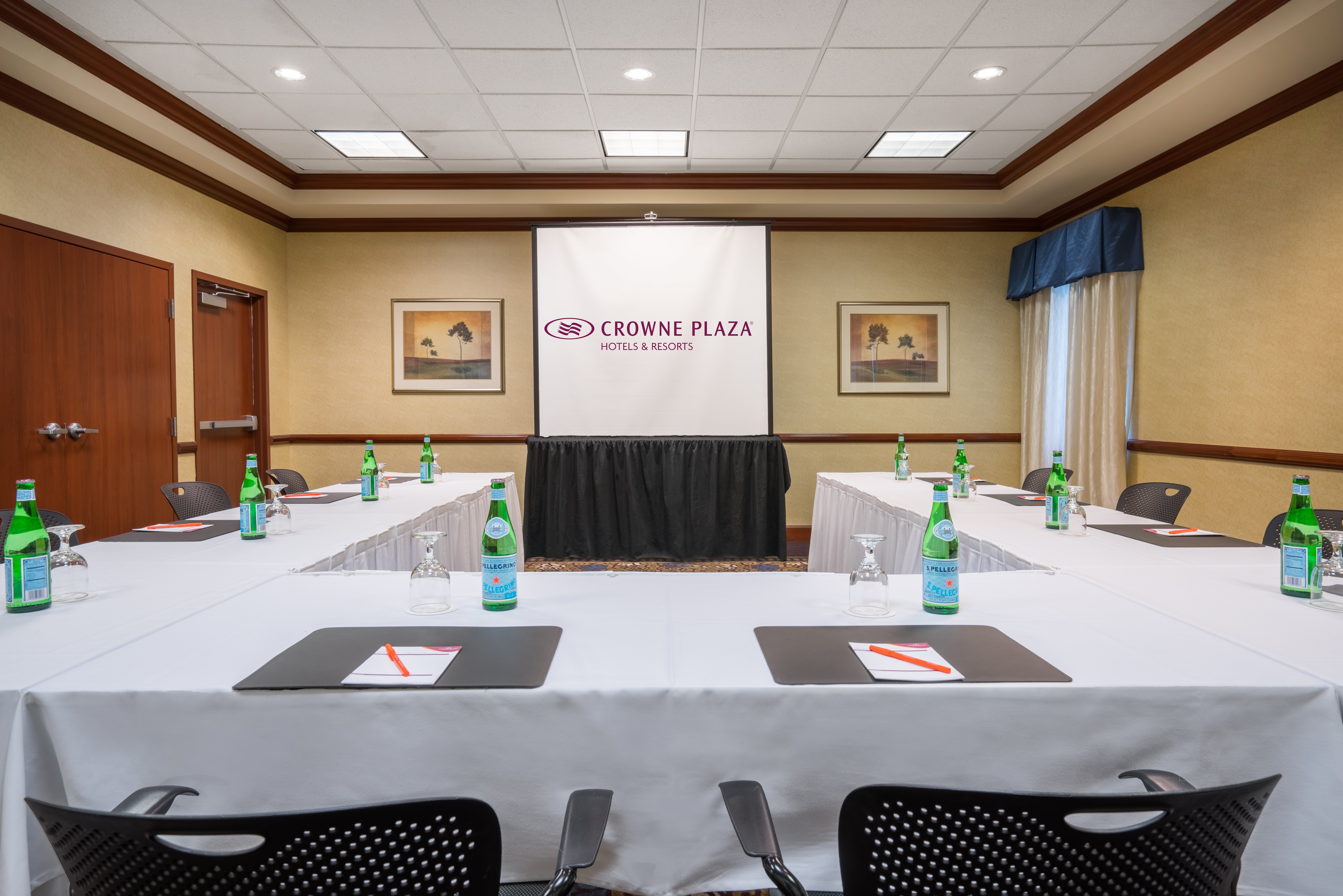 Crowne Plaza Suites Pittsburgh South 65/76