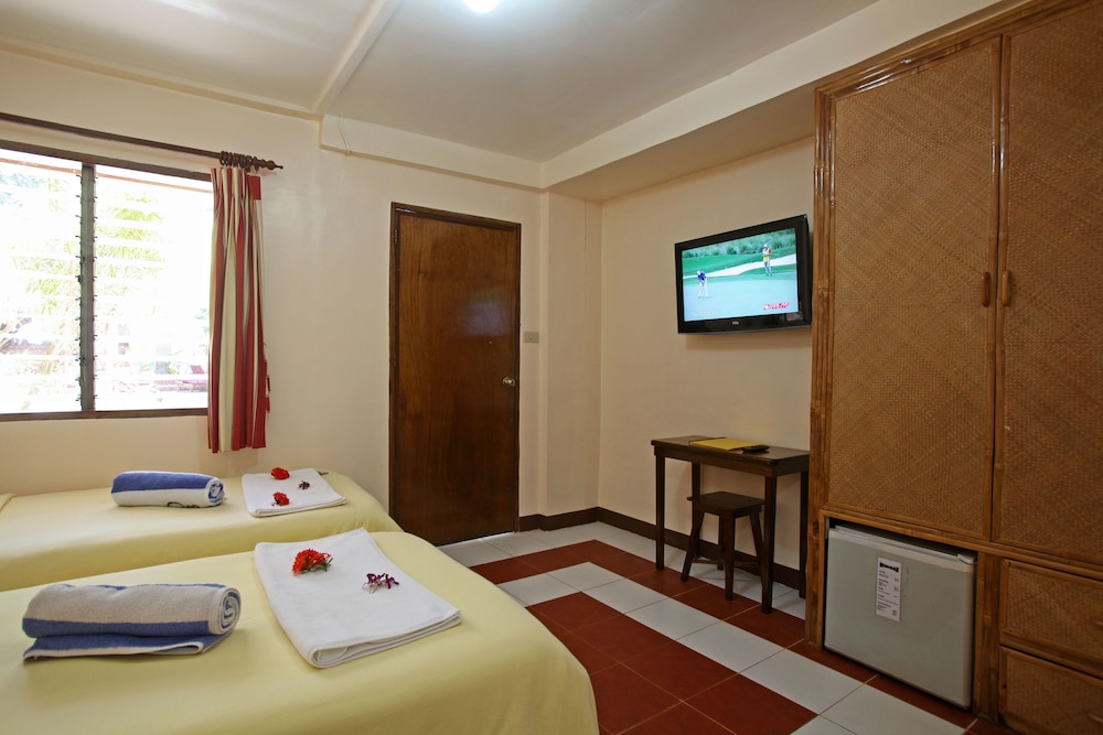El Galleon Beach Resort Asia Divers 38/68