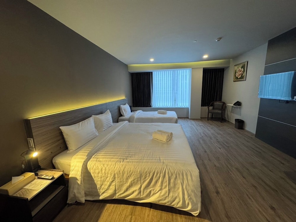 Hotel Manhattan Bangkok 12/50