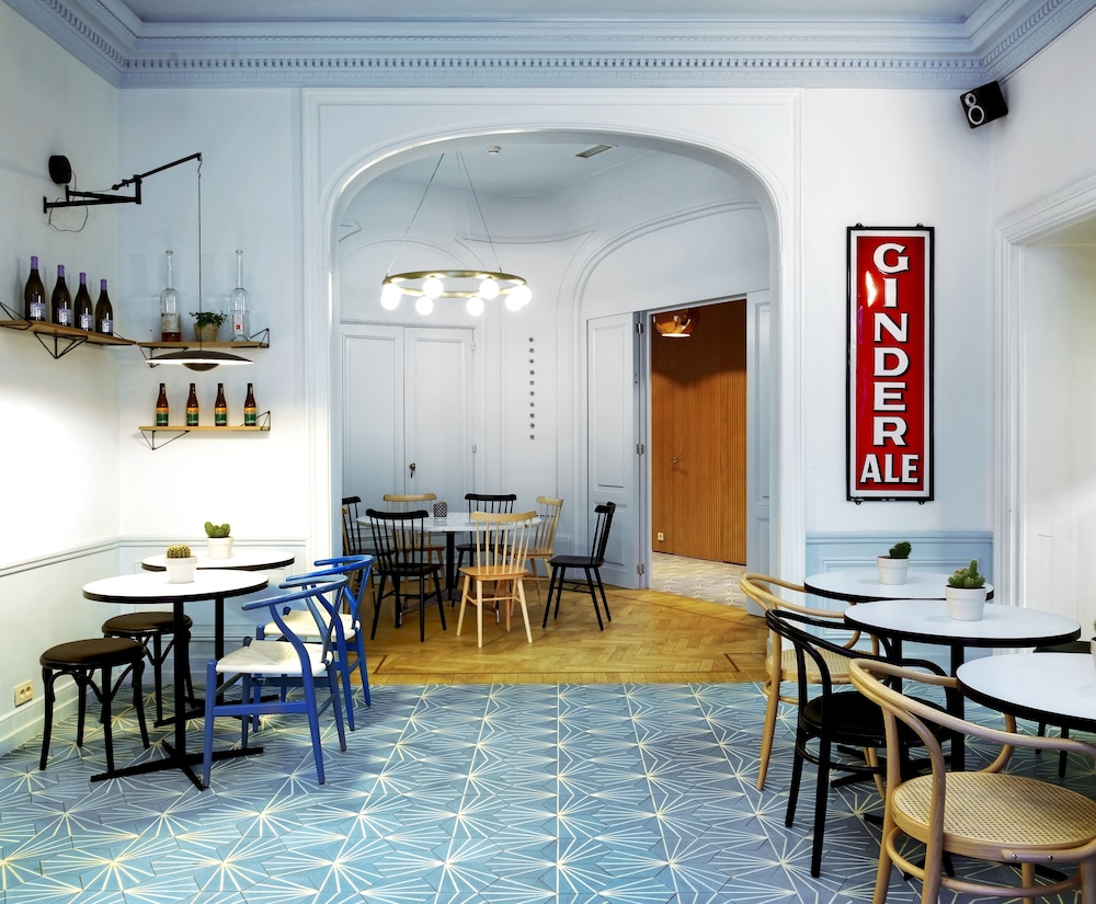 Vintage Hotel 29/50