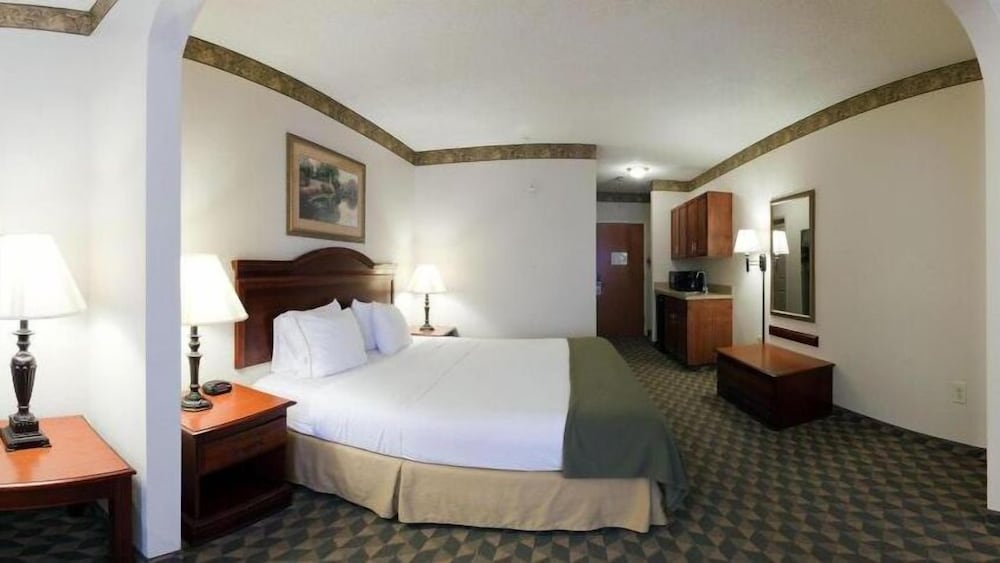 Holiday Inn Express Hotel Suites Laurinburg 15/40