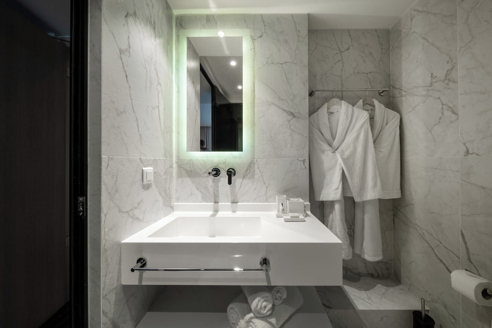 AZUR HOTEL 47/50