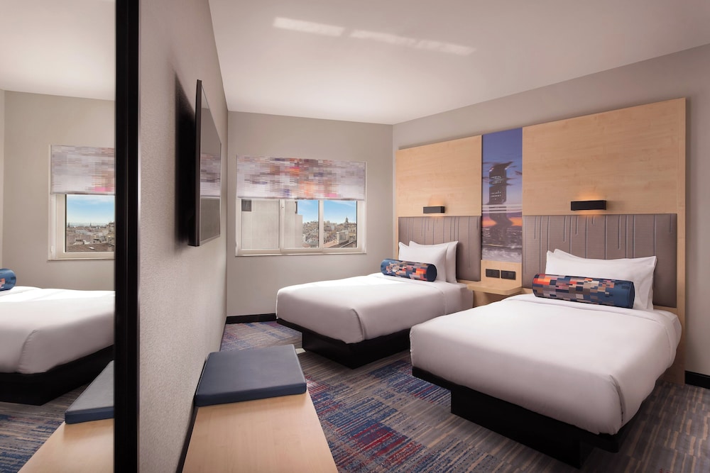Aloft, Twin Beds, City View