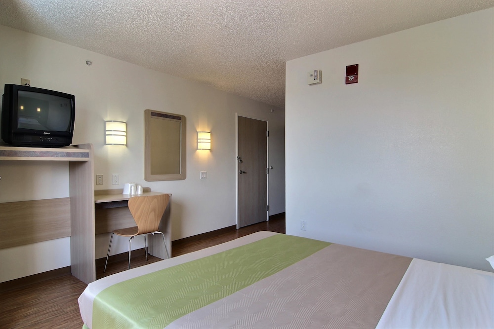 Motel6 Albuquerque, NM - North 28/62