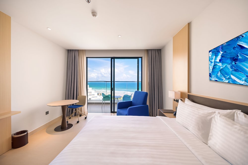 PREMIER, KING BED, OCEAN FRONT