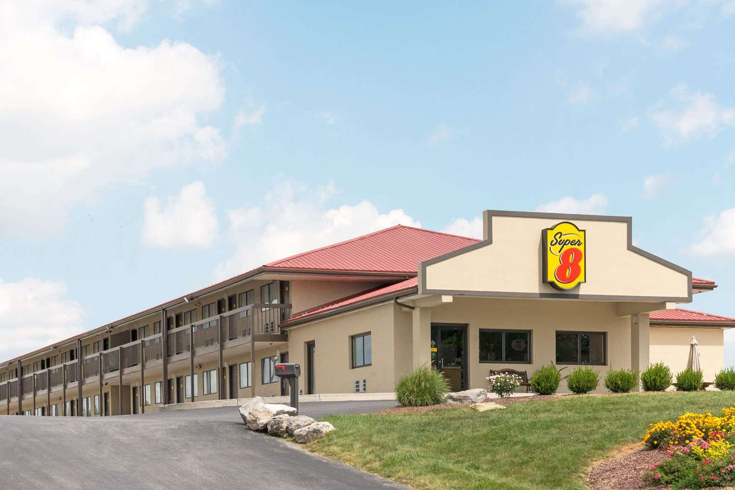 Super 8 by Wyndham Greencastle 3/16