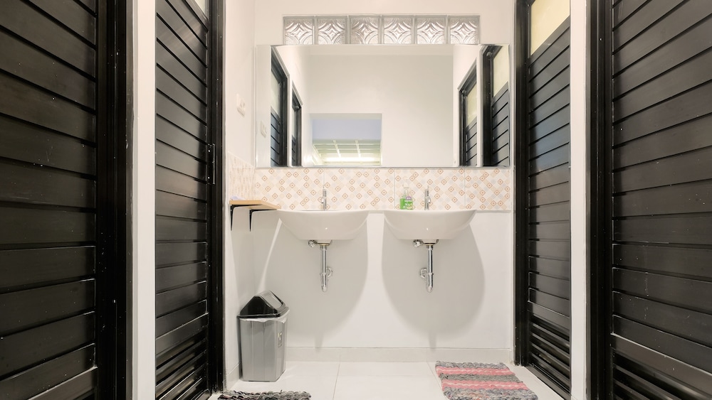 Mador Malang Dorm Hostel 31/32
