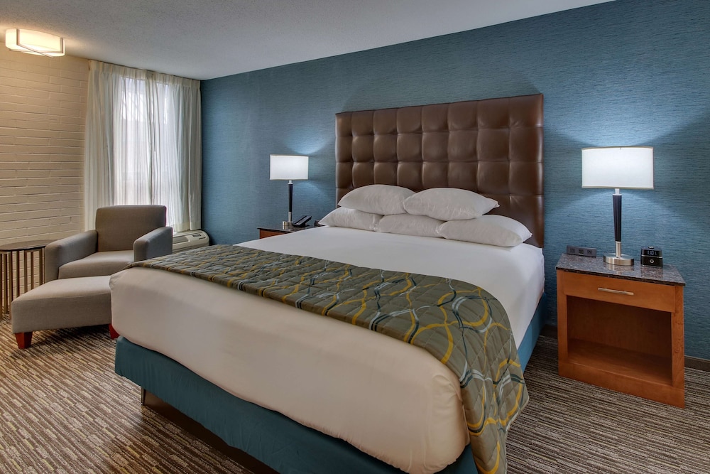 Pear Tree Inn St Louis Airport 14/45