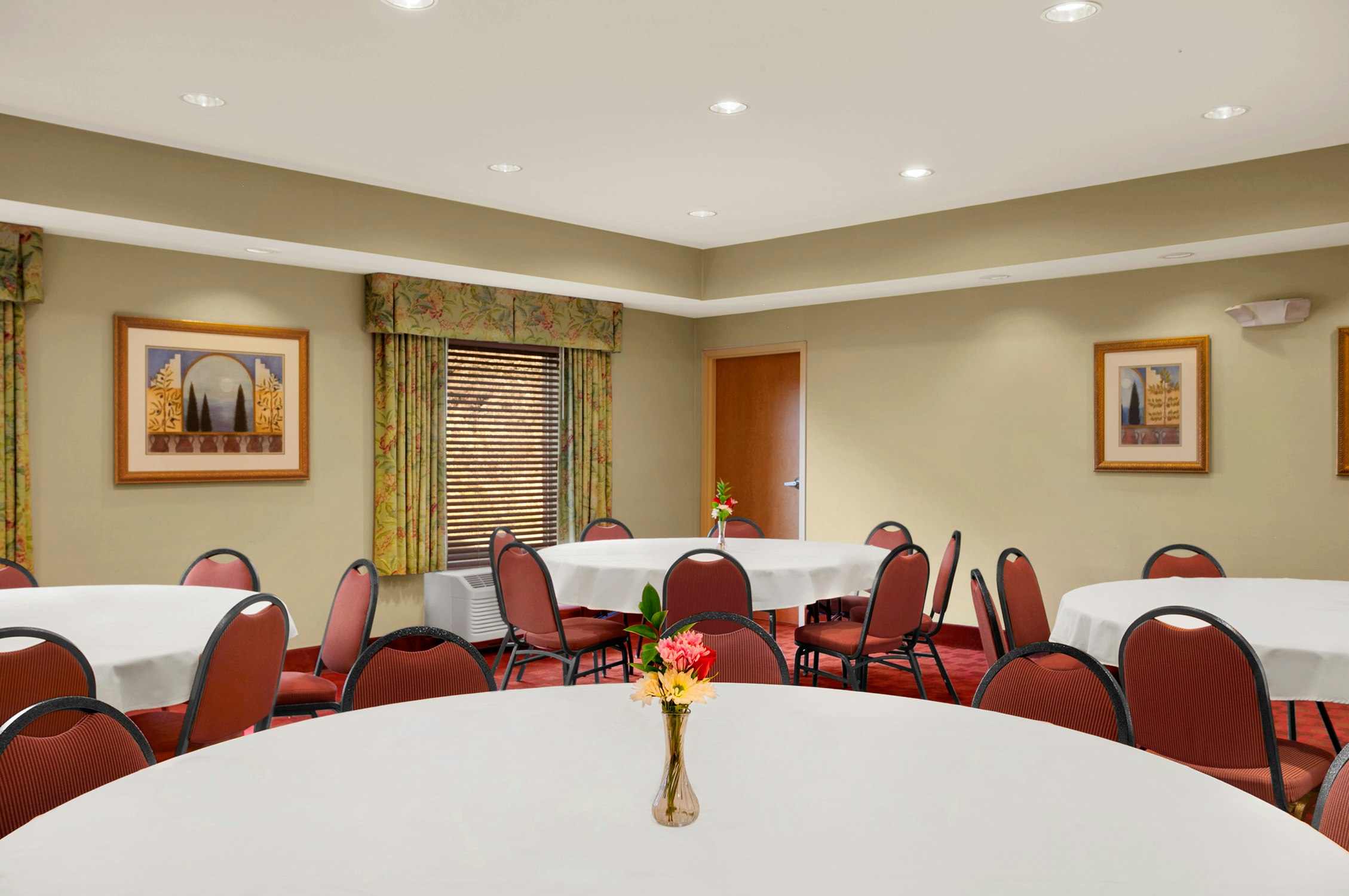 Hampton Inn Athens, OH 35/39