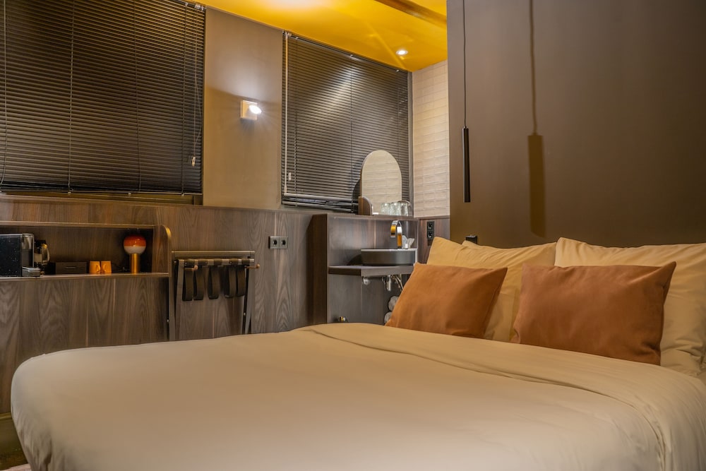 BASIC, BASEMENT, DOUBLE BED