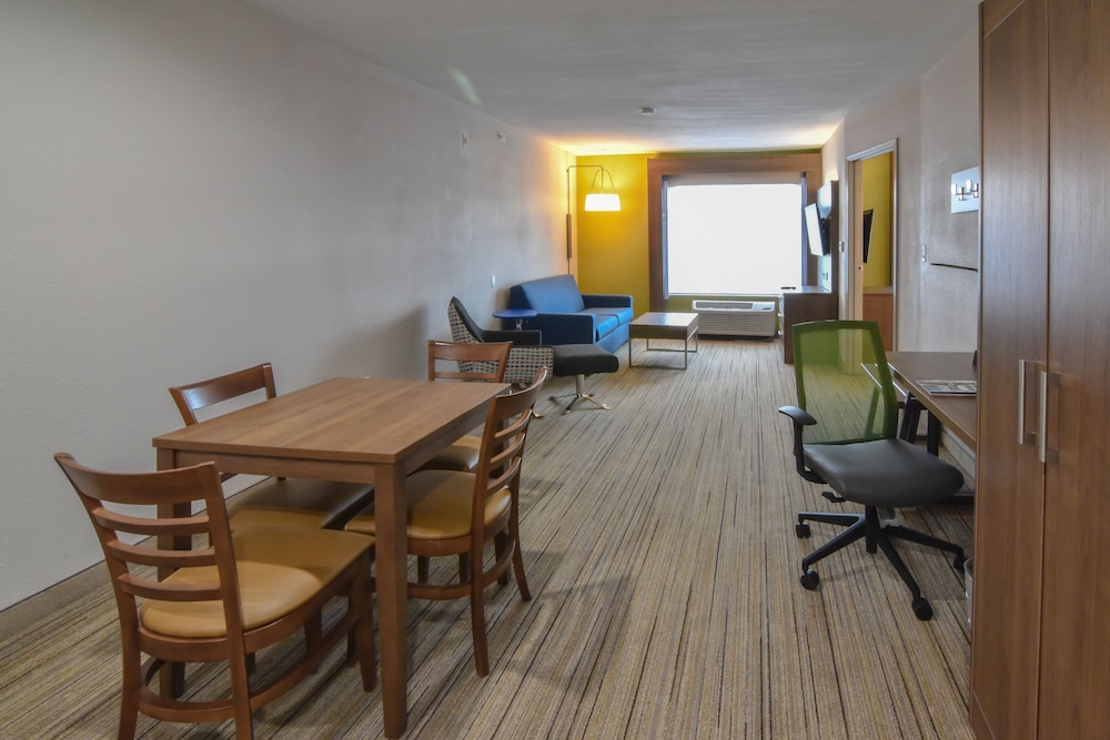 Holiday Inn Express Suites Indianapolis Northwest An Ihg Hotel 42/51