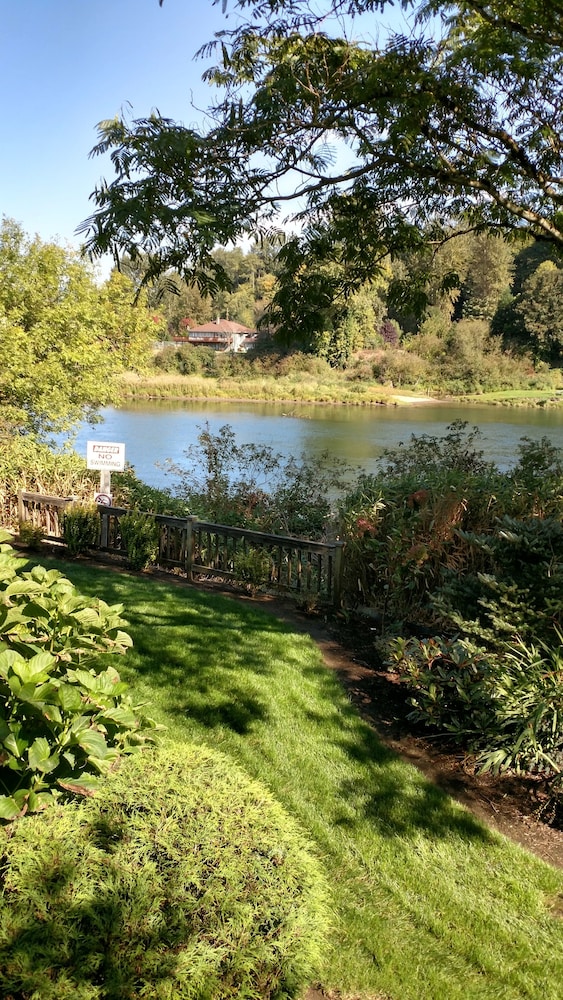 Lewis River Inn 49/57