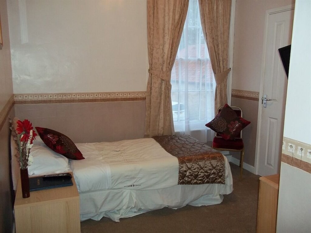 The Bell Hotel 5/48