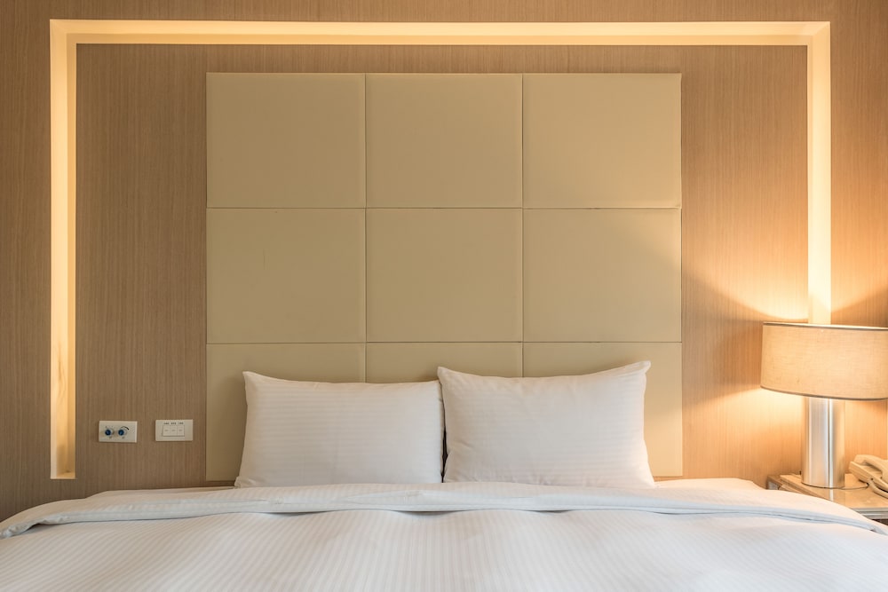 New California Hotel 13/46