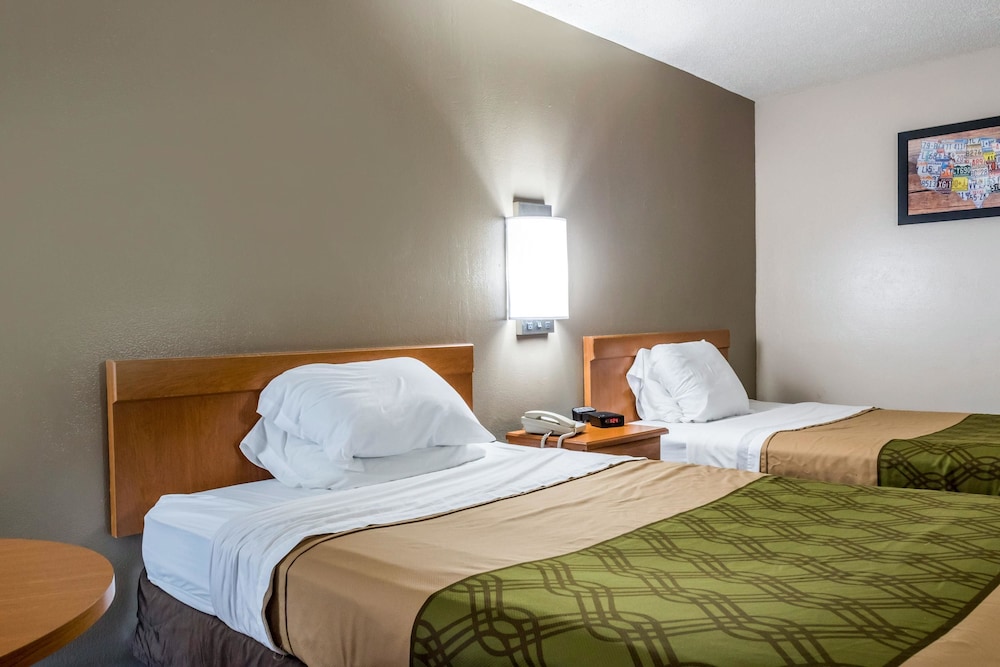 Econo Lodge Live Oak, FL 15/35