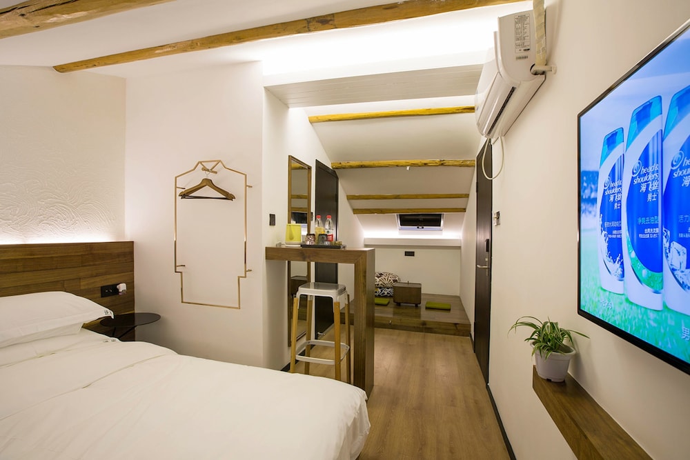 Hangzhou Backlighting Inn 15/45