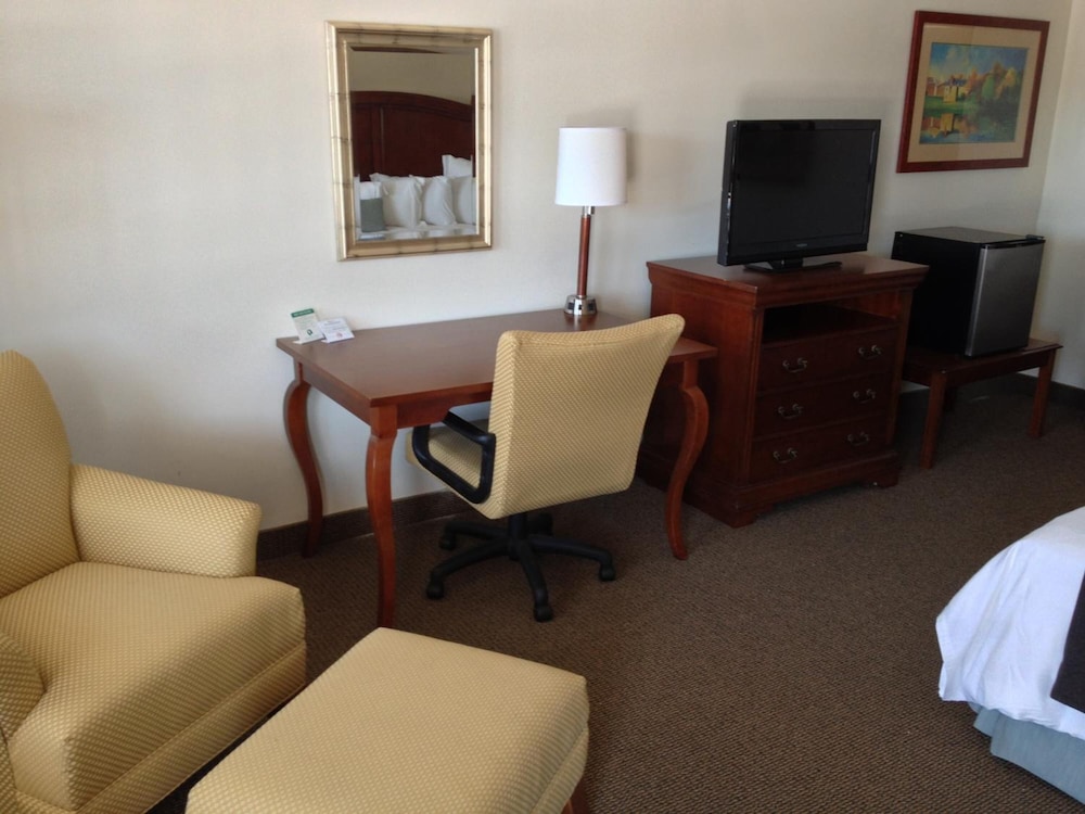 Holiday Hill Inn & Suites 47/61