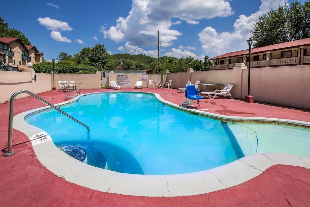 Quality Inn Downtown Helen, GA 5/37