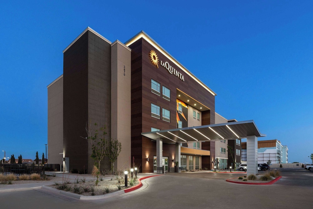 La Quinta Inn & Suites by Wyndham El Paso East Loop-375 24/27