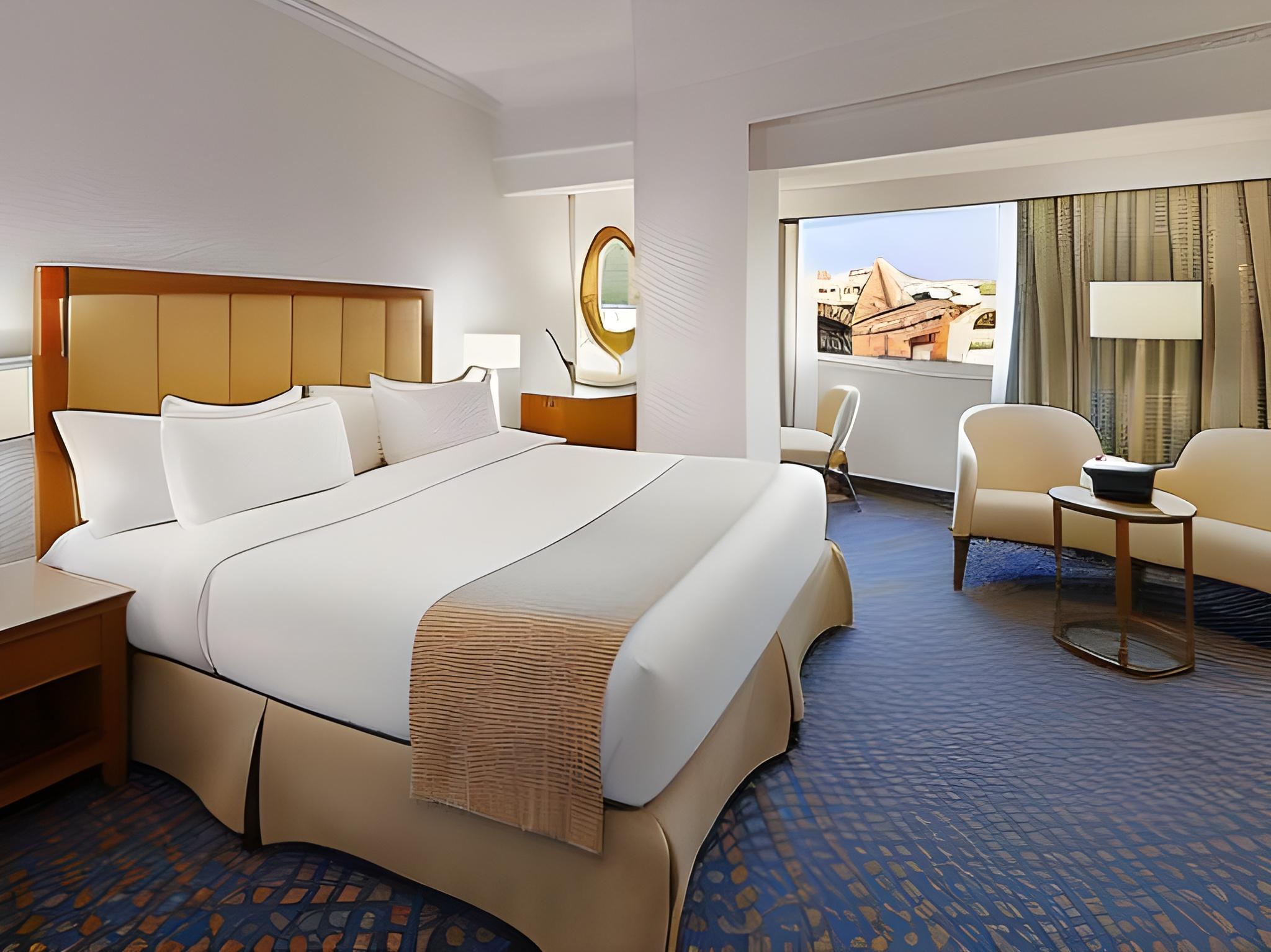 Executive, Suite, King Bed, Palace View, Sofa