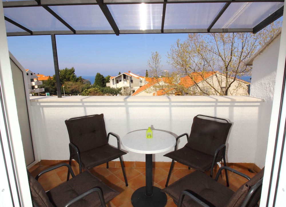 Bacan Serviced Apartments 48/64