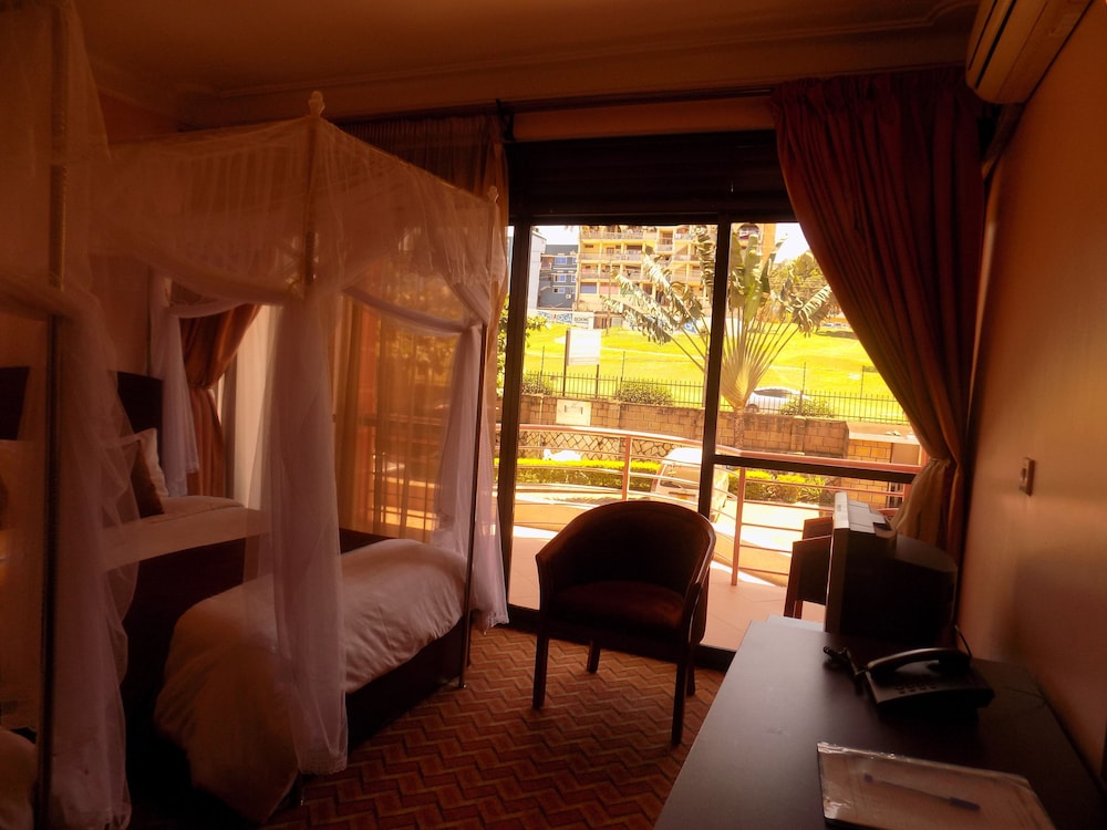 Entebbe Travelle'rs Inn 29/50