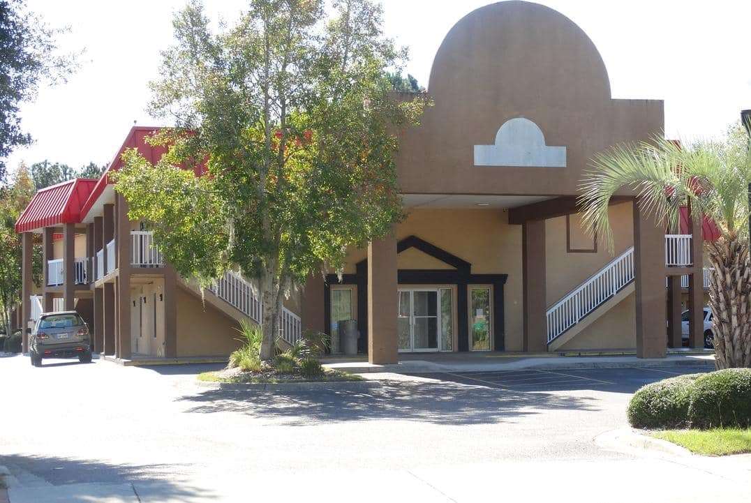 Days Inn by Wyndham Ridgeland South Carolina 3/4