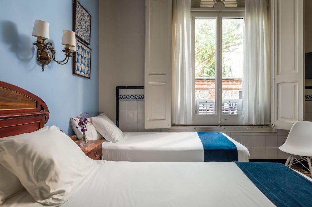 Hotel Medium Renaixenca 25/50