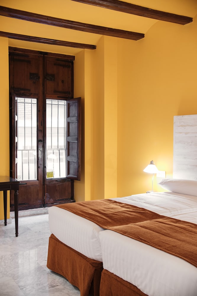 ROOM, DOUBLE BED