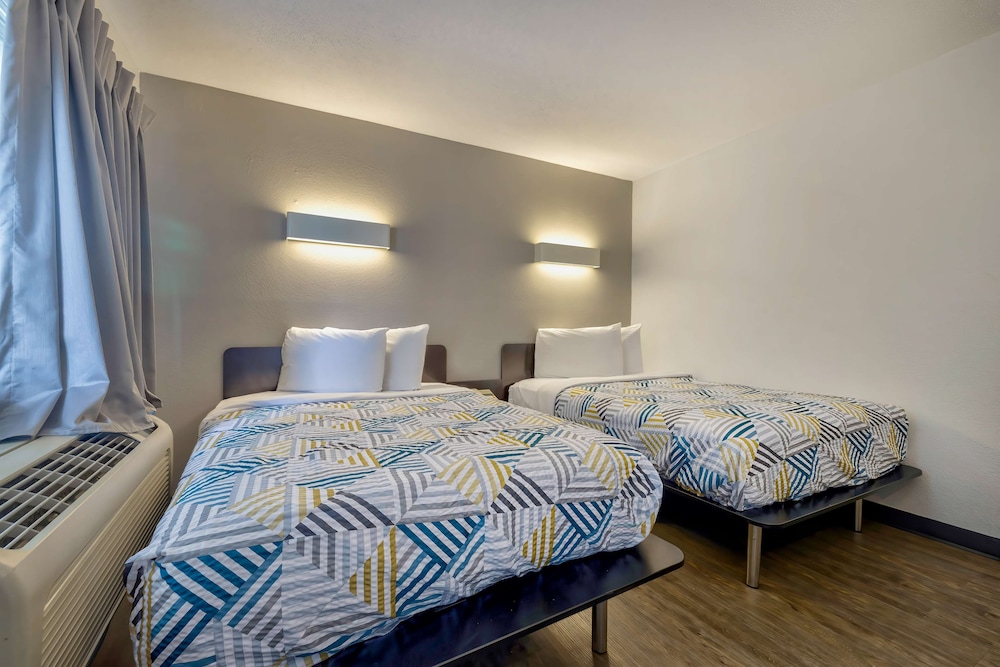 Motel6 Oshkosh, WI 30/67