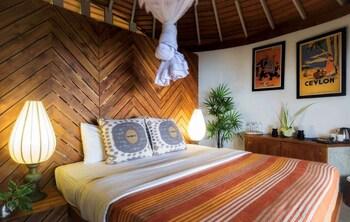 Hut, Beach