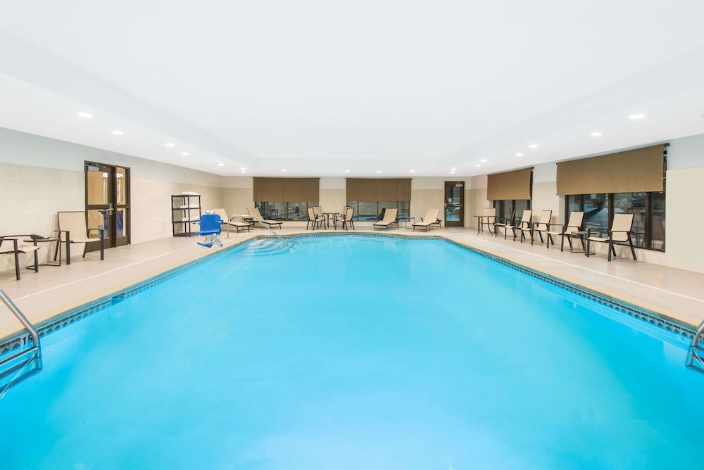 Wingate By Wyndham Niagara Falls 19/37