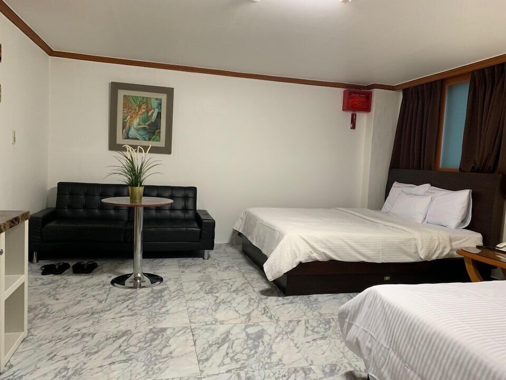 Hotel New World 18/49