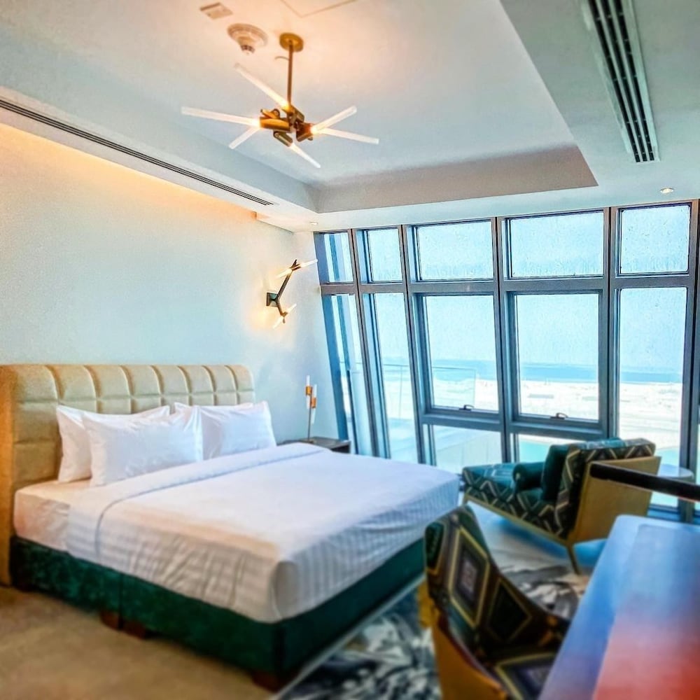 Waterfront Hotel Apartment 24/54