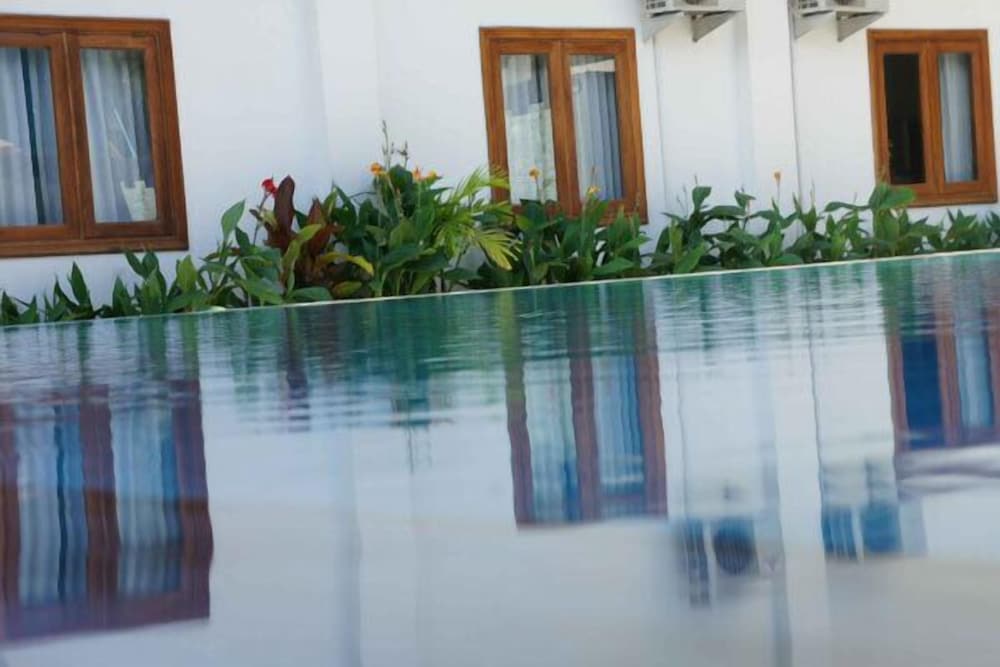 Sylvia Hotel Maumere 55/57