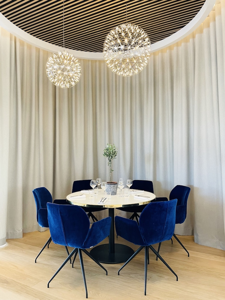 Golden Tulip Lyon Ouest Techlid - Hotel & Spa 66/76